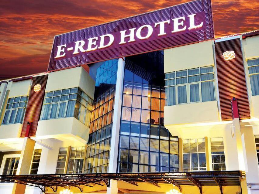 E-Red Hotel Alma Cosmo Bukit Mertajam Buitenkant foto