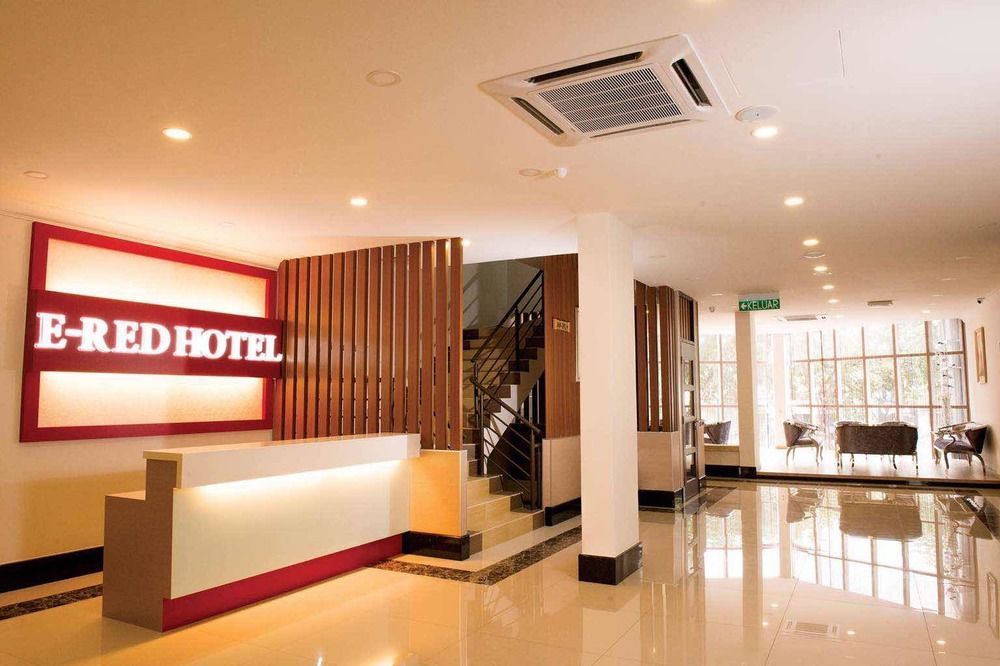 E-Red Hotel Alma Cosmo Bukit Mertajam Buitenkant foto